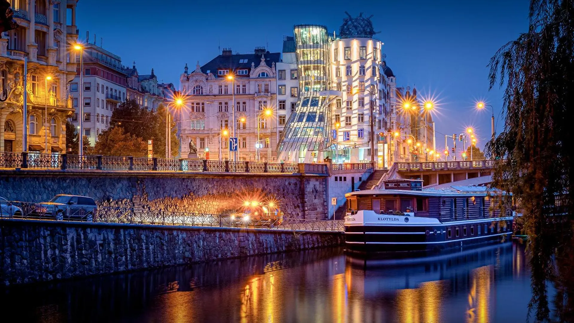 Dancing House - Tancici Dum Hotel Prague
